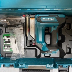 マキタ 充電式ピンタッカ 18V 本体＋ケース PT353DZKの画像