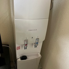 電気ケトルとウォーターサーバーの画像