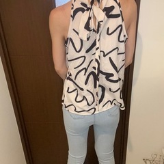 綺麗めなトップスの画像