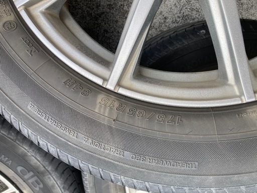 アクアなどコンパクトカーに。5.5J +43 175/65R15