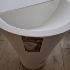 中身が見えにくい12Lゴミ箱の画像