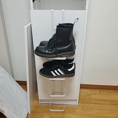下駄箱にかけて使うシューズラックの画像