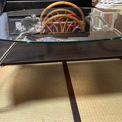 ガラステーブルの画像
