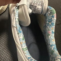 リバティ　adidas スニーカー　の画像