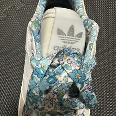 リバティ　adidas スニーカー　の画像