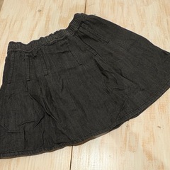ユニクロ　デニム ブラックミニスカートの画像