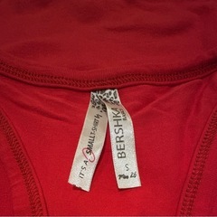 タンクトップ Bershka 美品　レッド系の画像