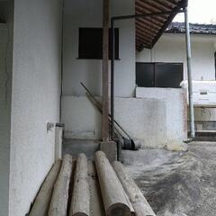 材木、丸太、端材、足場板、割り木。一車5000円の画像