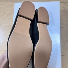 黒スリッパサンダルの画像