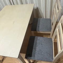 ダイニングテーブルの画像