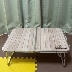 BBQコンロと折りたたみテーブルセットの画像