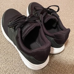 adidas 27㎝の画像