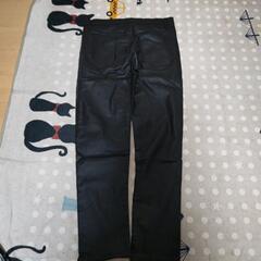 黒の革製風(ナイロン素材)メンズパンツ4点セットの画像