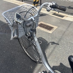 Panasonic電動アシスト自転車 シルバー 前バスケット付き の画像