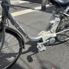 Panasonic電動アシスト自転車 シルバー 前バスケット付き の画像