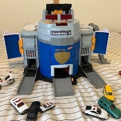 【トミカ】ぐるっと変形DXポリスステーションの画像