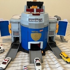 【トミカ】ぐるっと変形DXポリスステーションの画像