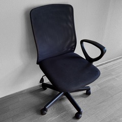 オフィスチェア《ハイバックチェア ロッキング 高さ調整 黒 メッシュ 中古》の画像