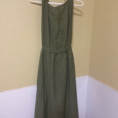 背中見せワンピースの画像