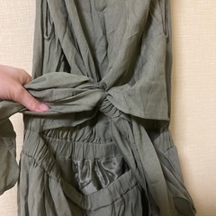 背中見せワンピースの画像