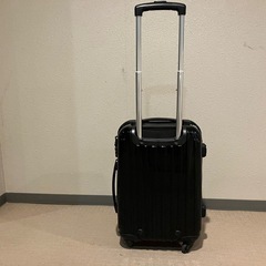 ハーフスケルトン　キャリーケース　機内持ち込みサイズの画像