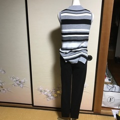 ユニクロ　パンツ　タンクトップの画像