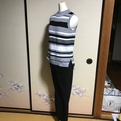 ユニクロ　パンツ　タンクトップの画像