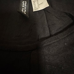 希少品！H&M変形
 タンクトップ　ブラック系の画像