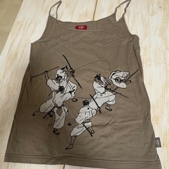 タンクトップ　ベージュ系の画像