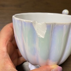 フランフラン　オーロラパール調ティーカップ　1つが部分的に欠けています。
の画像