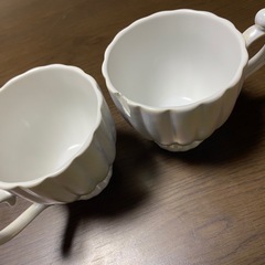 フランフラン　オーロラパール調ティーカップ　1つが部分的に欠けています。
の画像