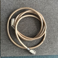 接続チューブ付きガスヒーター。動作状態良好。引越しのためお譲りします。
