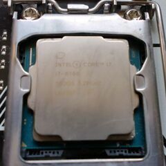 Intel Corei7-8700とASUS製マザーボードの画像