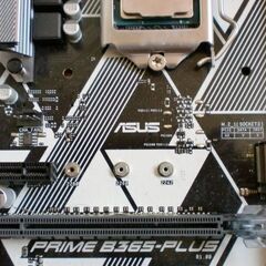 Intel Corei7-8700とASUS製マザーボードの画像