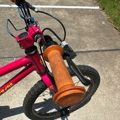 ヨツバサイクル　20インチ ピンク キッズバイクの画像