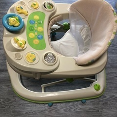 歩行器とバスチェアーの画像
