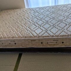 シモンズ　タブルベッド　マットレスとフレームの画像