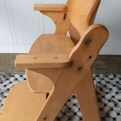 木製の子どもイスの画像