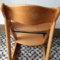 木製の子どもイスの画像