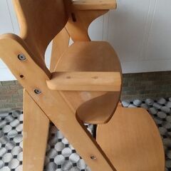 木製の子どもイスの画像