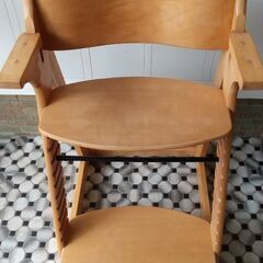 木製の子どもイスの画像