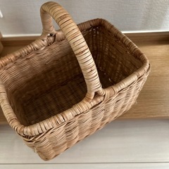 小物まとめて　カゴ　花瓶　ブリキ缶
の画像