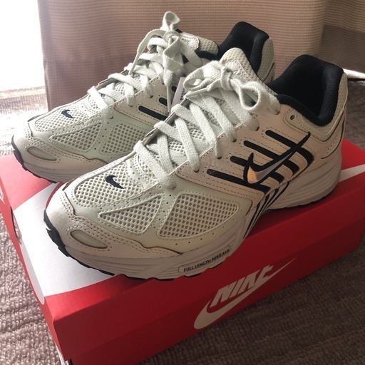 新品　NIKEスニーカー　　　　24cm
