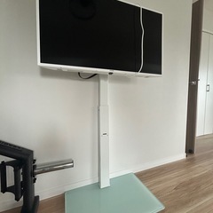 アイリスオーヤマのTV(40㌅)とスタンドの画像