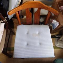 【お譲りします】ダイニングテーブルとチェア2脚セットの画像