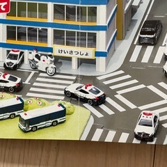 トミカ はたらく くるま スーパー図鑑の画像