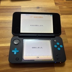 NINTENDO2DSLL本体　ブラック×ターコイズ　ソフト2本付きの画像