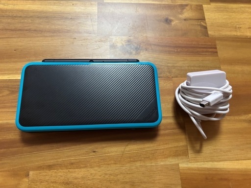 NINTENDO2DSLL本体　ブラック×ターコイズ　ソフト2本付き