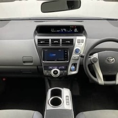 自社ローンは選べる車種が少ない！乗りたい車が対象外！そんな経験があるあなたへ！【オトロン大垣店】にお任せください！/トヨタ プリウス　アルファ 　Ｓの画像