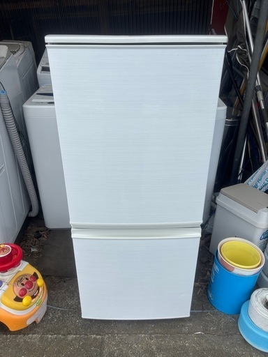 シャープ　冷凍冷蔵庫 137L 2017年式